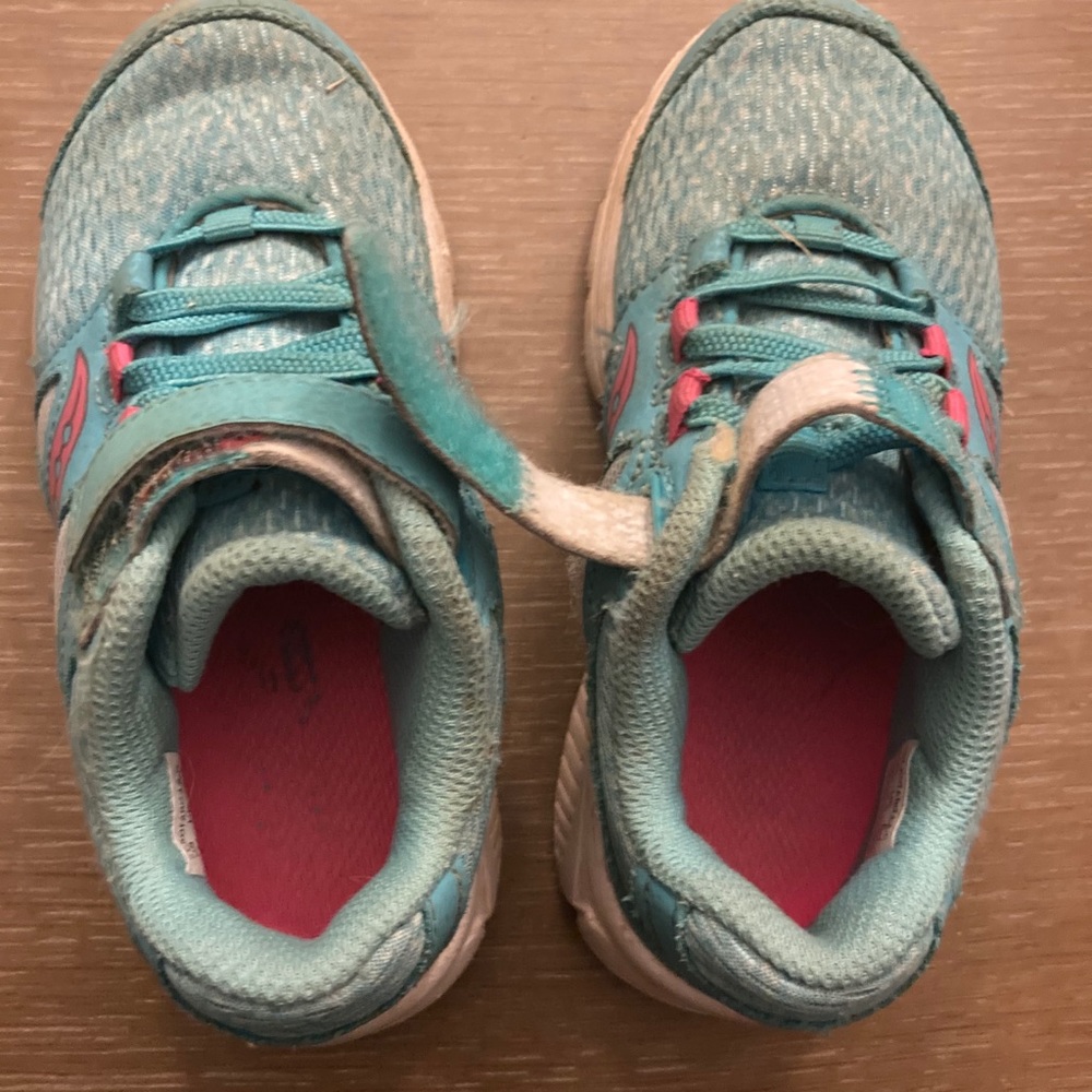 Saucony girls shoe